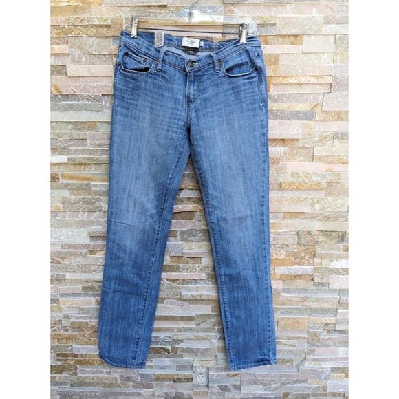 Abercrombie & Fitch Medium Wash Erin Straight Leg Jeans Women's Size 6L - Picture 1 of 4